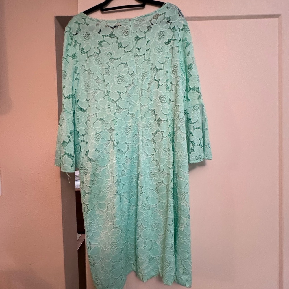 Size 18 dress with flair arms